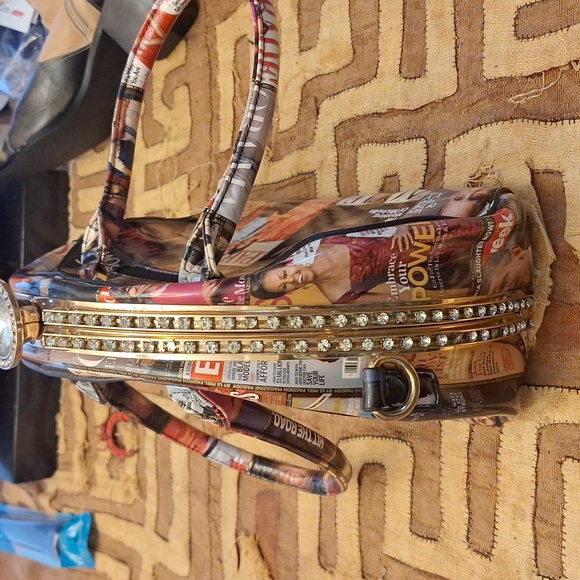 Handbag and wallet fearuring First Lady Michelle Obama - Picture 2 of 4